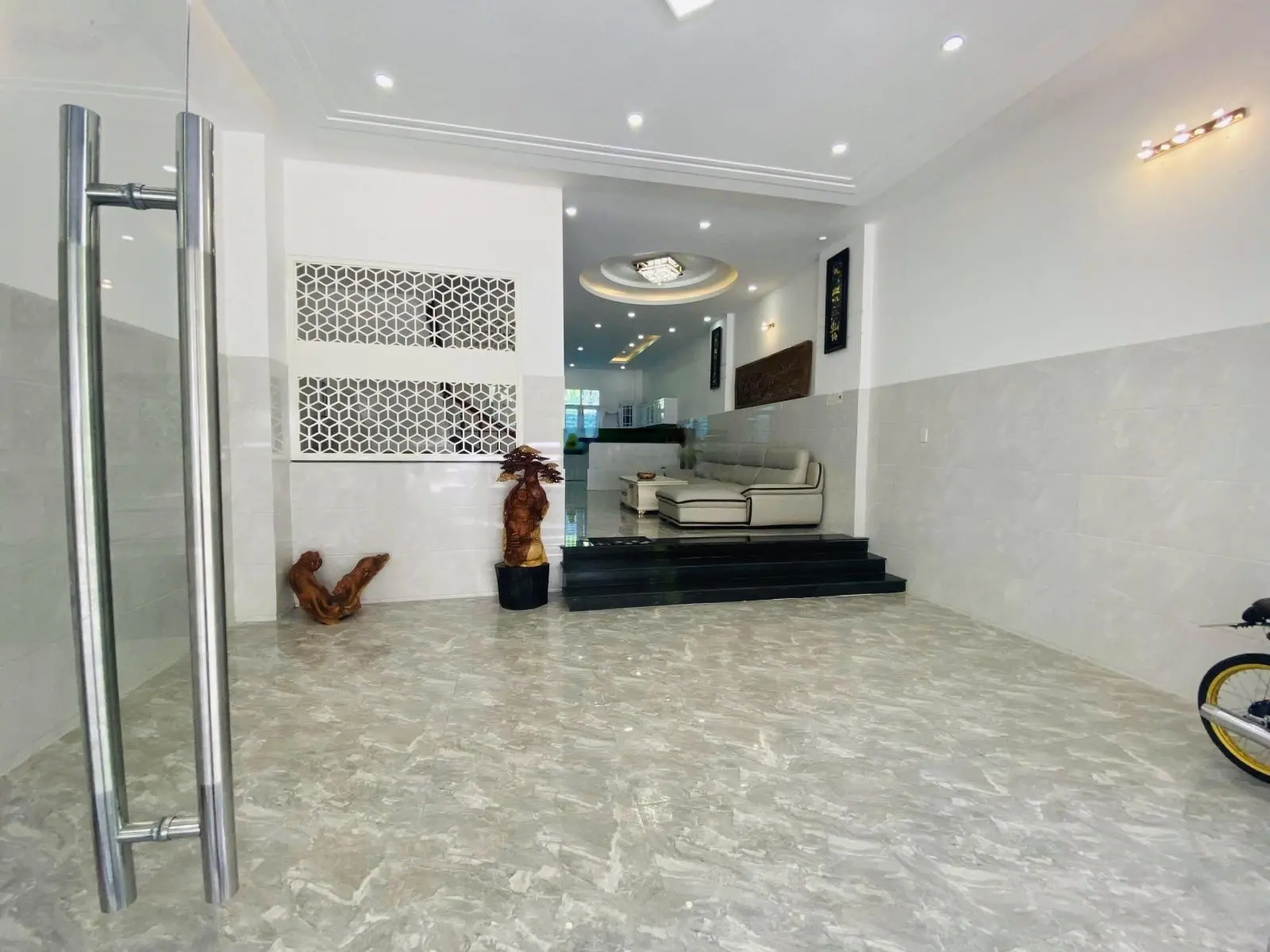 Nhà mới 3 tầng mặt tiền đường Đàm Quang Trung (B1) KĐT Vĩnh Điềm Trung giá chỉ 8,5 tỷ