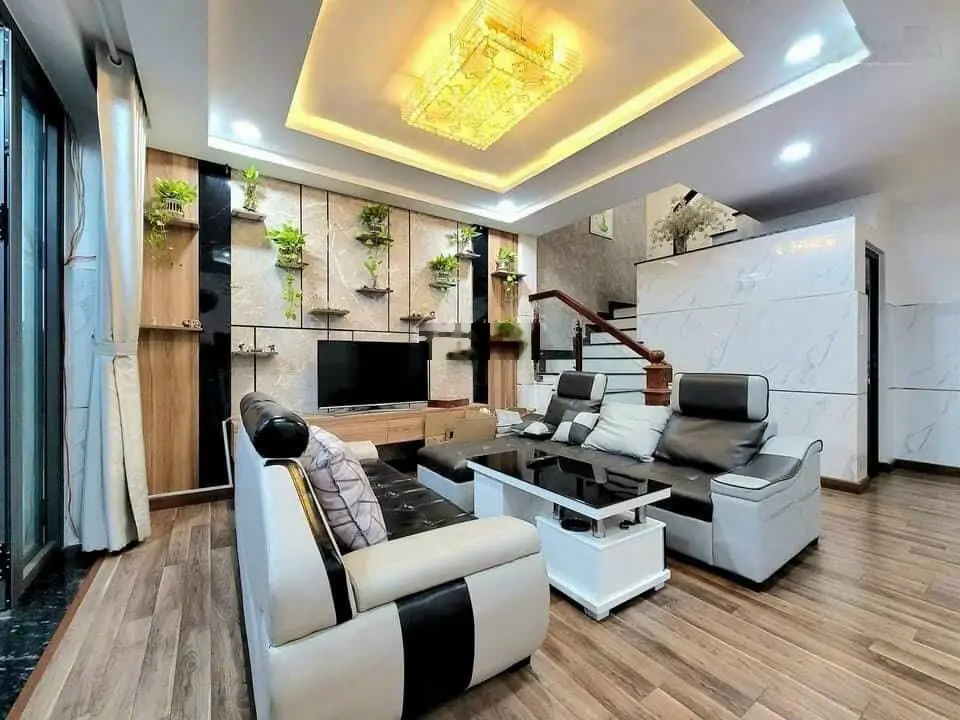 Phát mãi căn nhà đường Pasteur , Phường 8, Quận 3. DT 70m2. Giá 8 tỷ 550. SHR. LH 0903 632 *** Quân