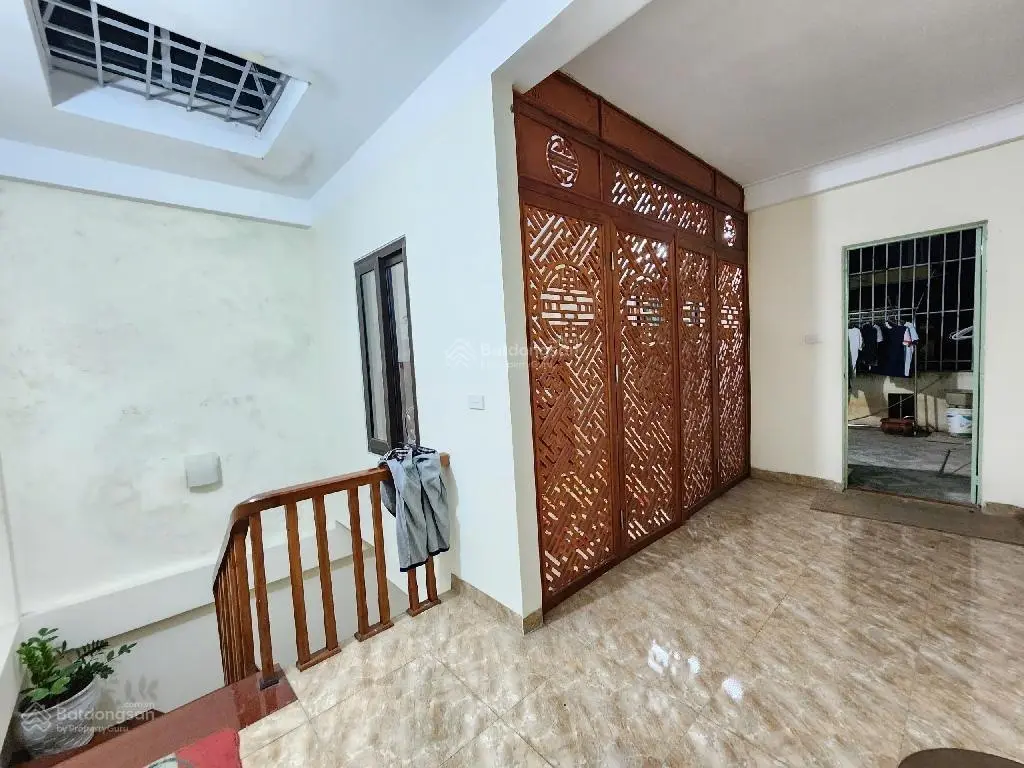 Bán nhà Hoà Bình 7, gần ô tô tránh, ngõ thông, 42m2, nhỉnh 6 tỷ