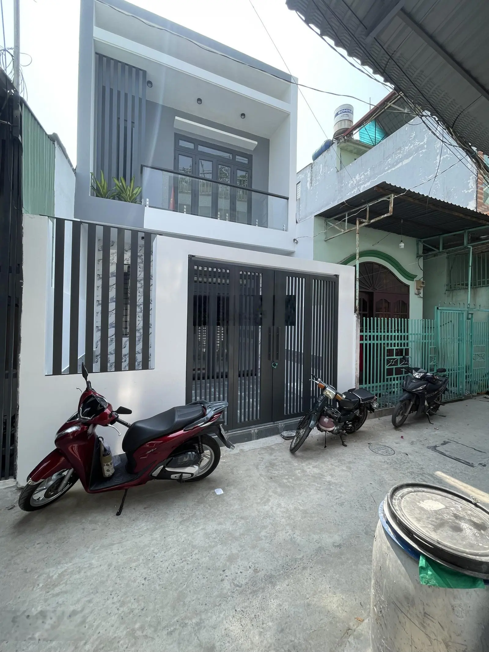 Cần bán nhà mới hoàn thiện ngang 5M ngay đường nguyễn đức thiệu phường dĩ an vào 1 sẹc tới nhà
