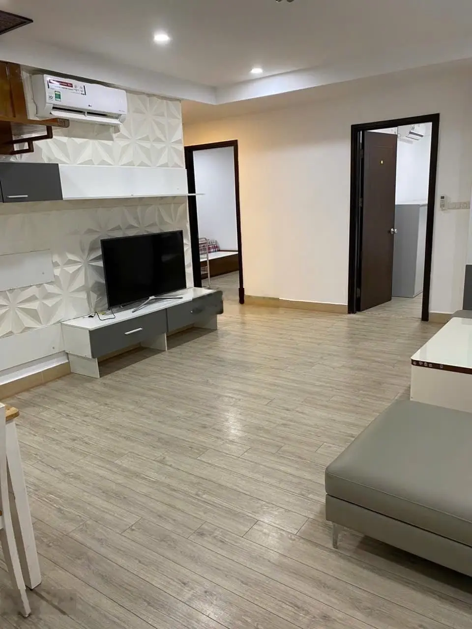 cần nhượng lại căn 3 ngủ 85,12m2 sổ đỏ chính chủ toà B1, B2 Hud2 Linh Đàm. Lh 0983 392 ***