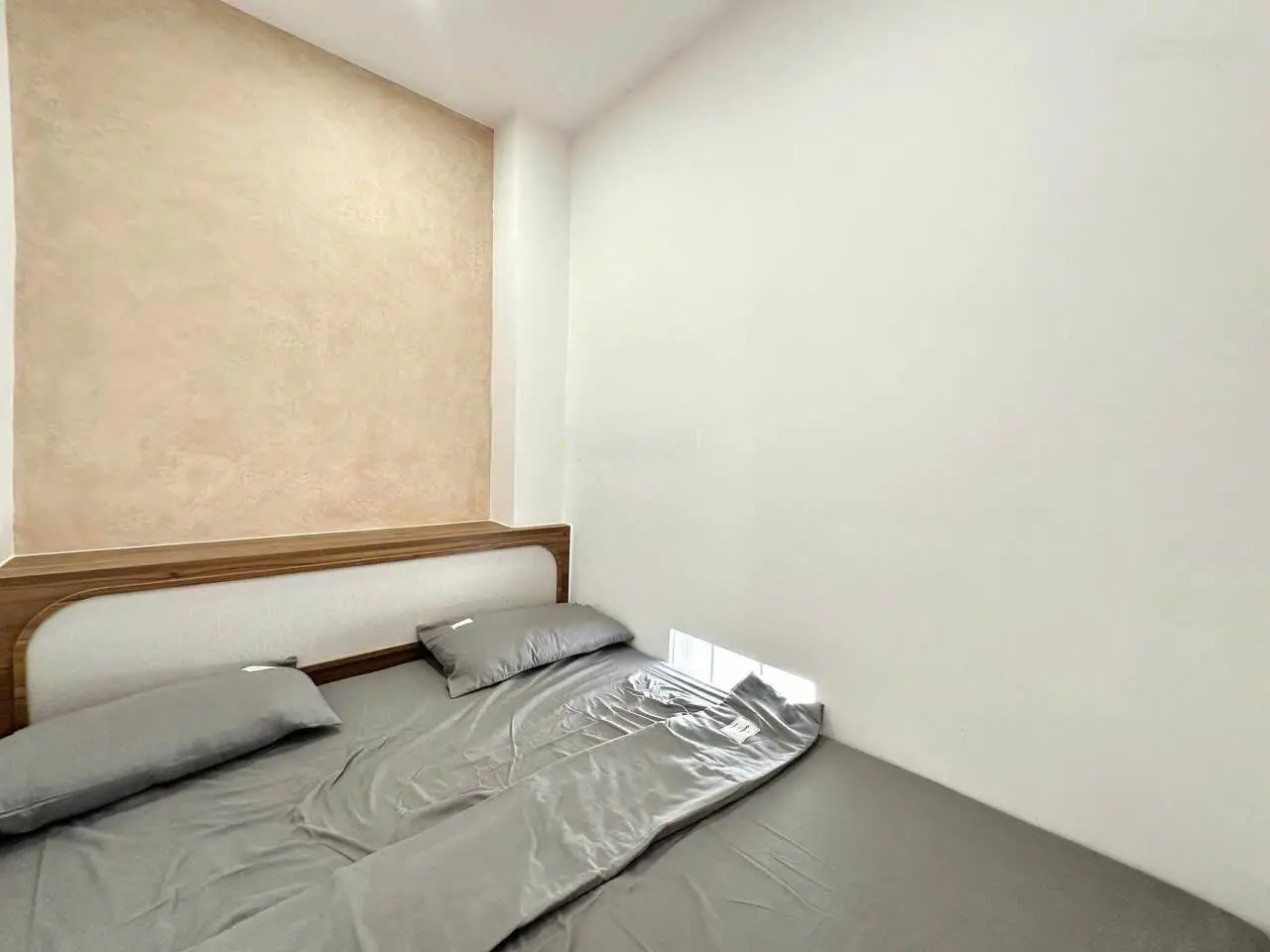 Nhà 2tầng 2pn 18m2 shr hoàn công đủ giá 2,6tỷ lh 0949351891 mr toan