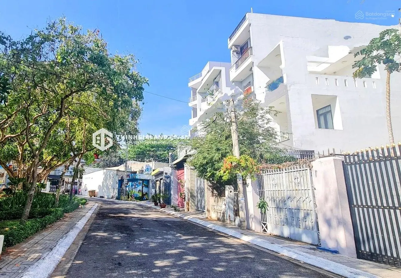 Bán nhà 1 trệt 1 lầu có sân để oto đường trần bình trọng, vũng tàu