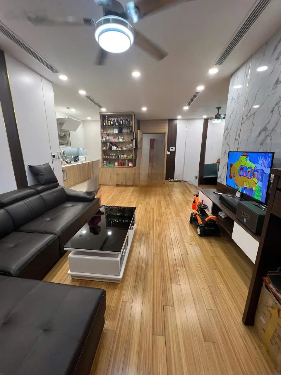 Chính chủ cần bán gấp căn hộ ( 2PN 93m) chung cư The Zei Mỹ Đình .Sổ đỏ,Bao phí.LH 0983 063 ***