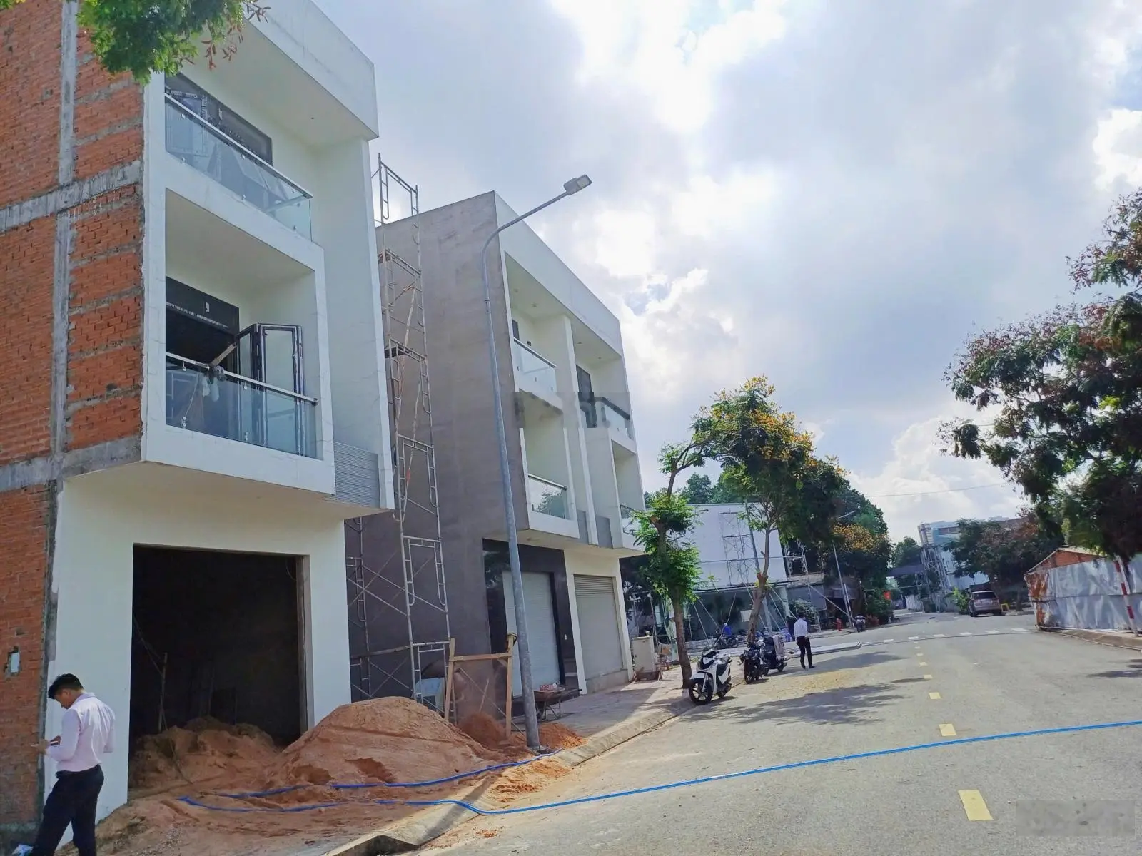 Nhà mới Thuận An ngay bệnh viện Colombia chỉ 1 tỷ 890, sổ hồng riêng , nội thất cơ bản vào ở ngay