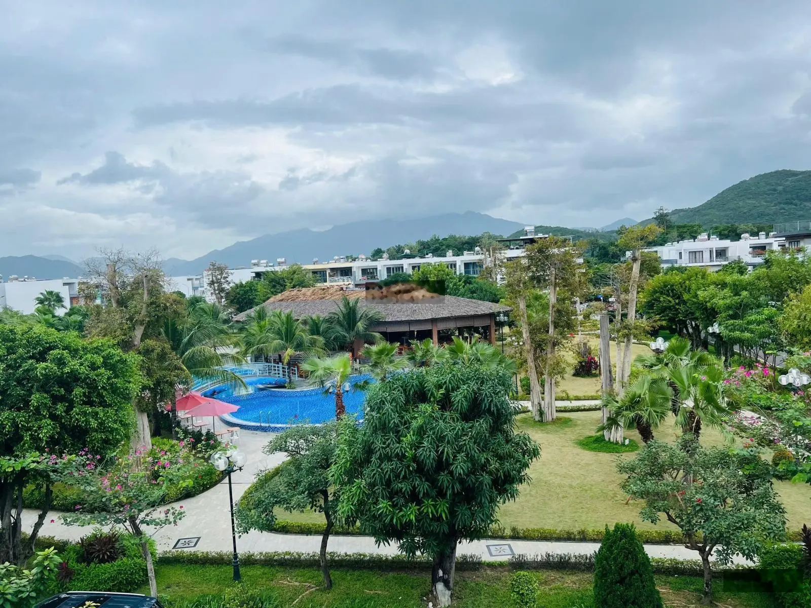 Nhà thô gói 8 view trực diện hồ bơi The Capella đường 71 chỉ 8,3 tỷ dành cho khách vip/ 0931800111