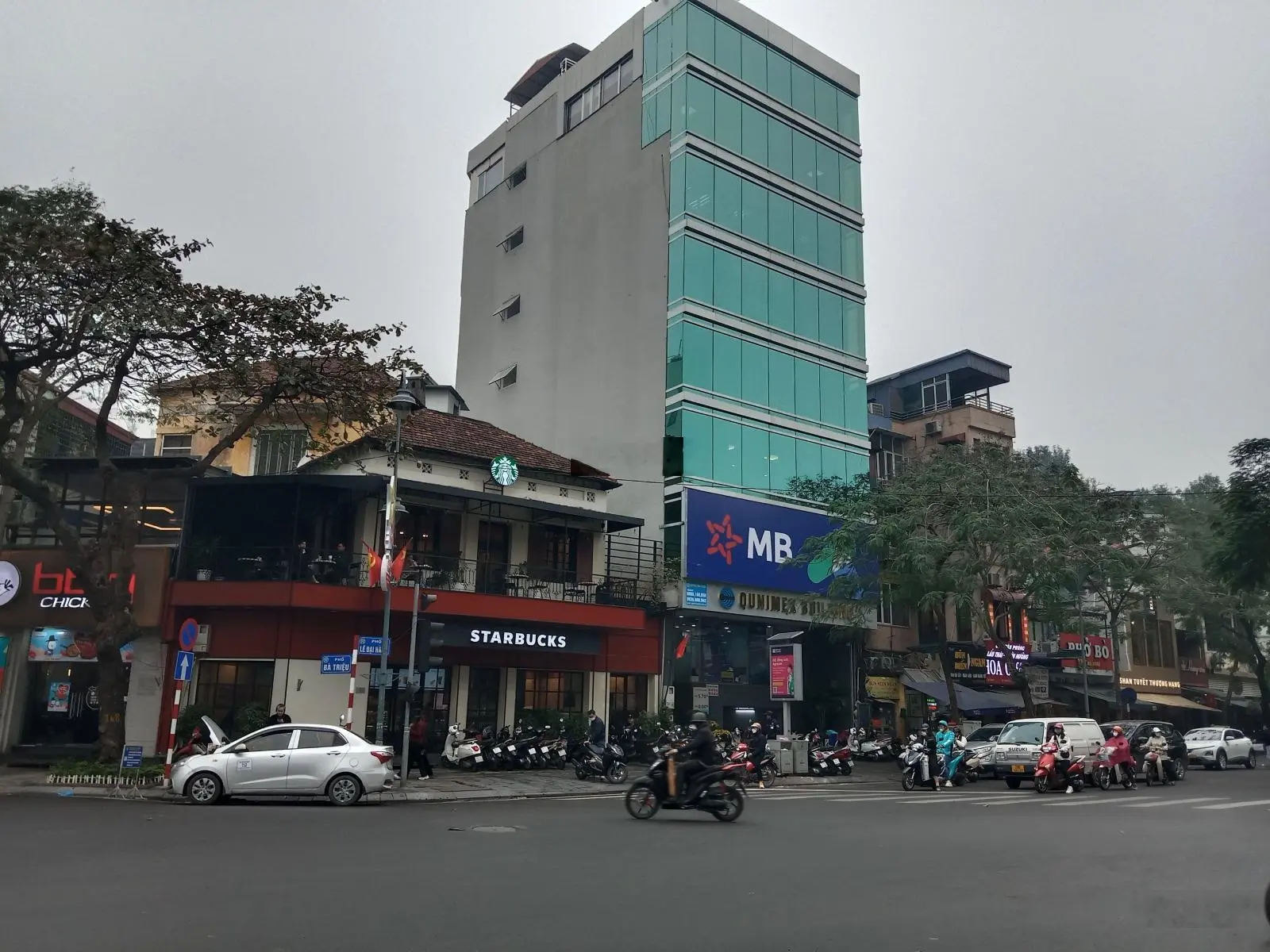 Bán nhà mặt phố dt gần 30m2 trên sổ ,mt 6.8m kinh doanh dòng tiền cực khủng 150 triệu / tháng.