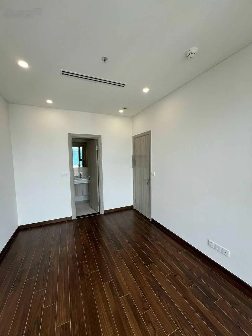 Bán lại căn hộ 2N2WC (62m2) tòa B mới nhận nhà