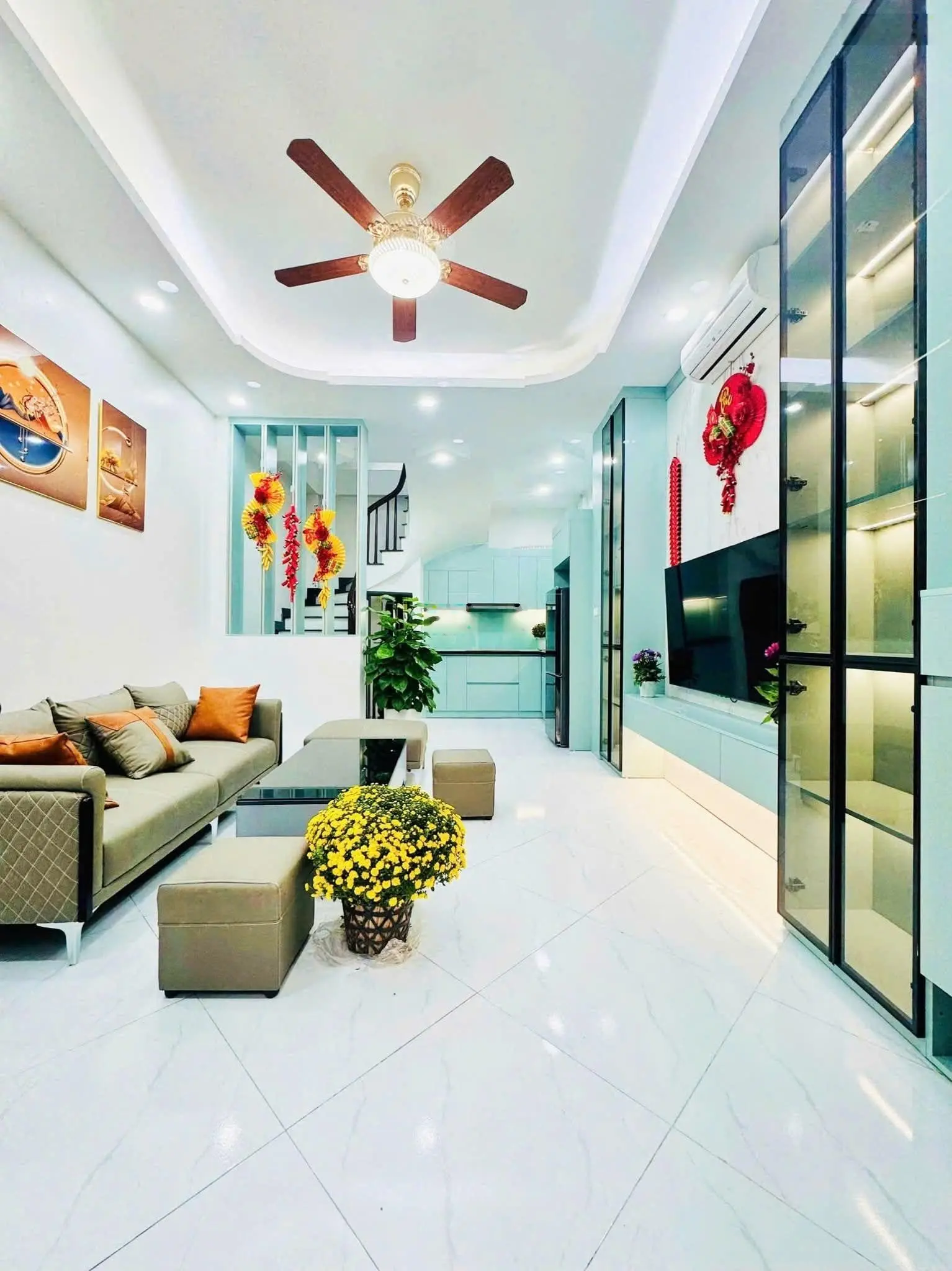 Nhà Phố Trần Đại Nghĩa, Lô Góc, Ô tô đỗ cửa, KD, diện tích 38m2, 5 tầng, mặt tiền 4m, giá 9,95 tỷ