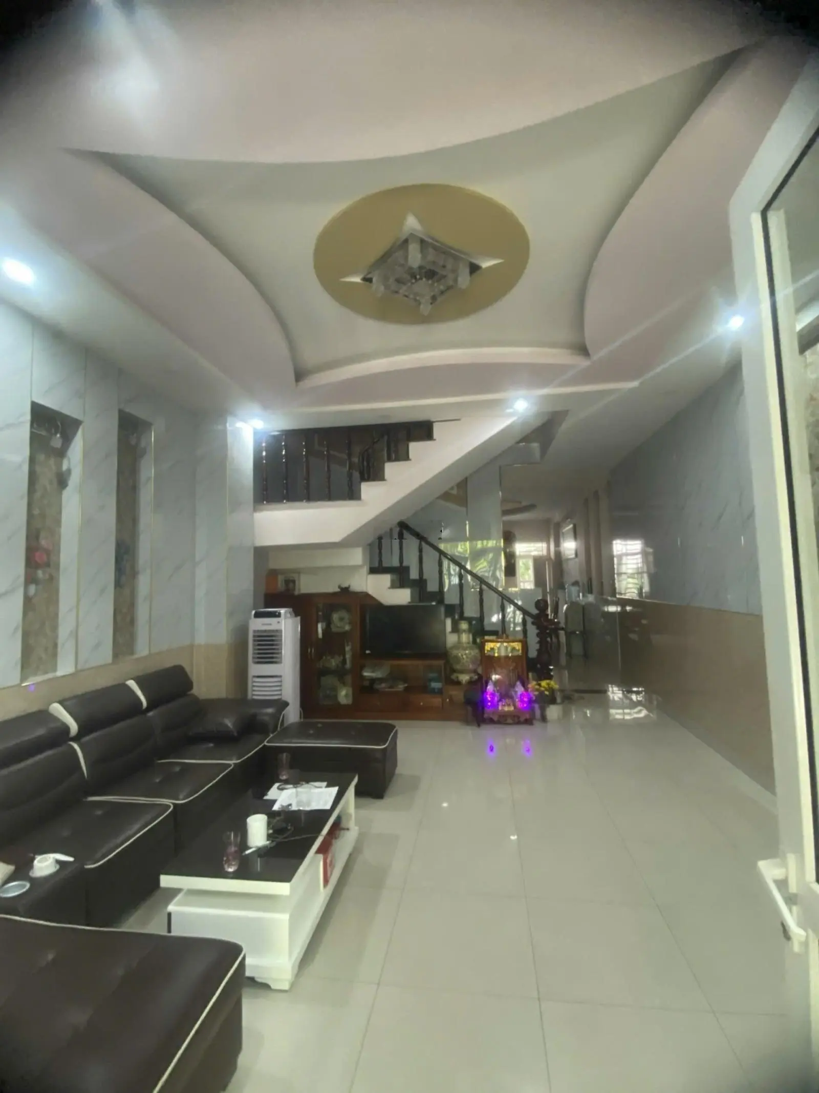 Bán nhanh căn nhà 3 tầng giá cực rẻ tại trung tâm hành chính TP Dĩ An, Bình Dương. Ngộp ngân hàng