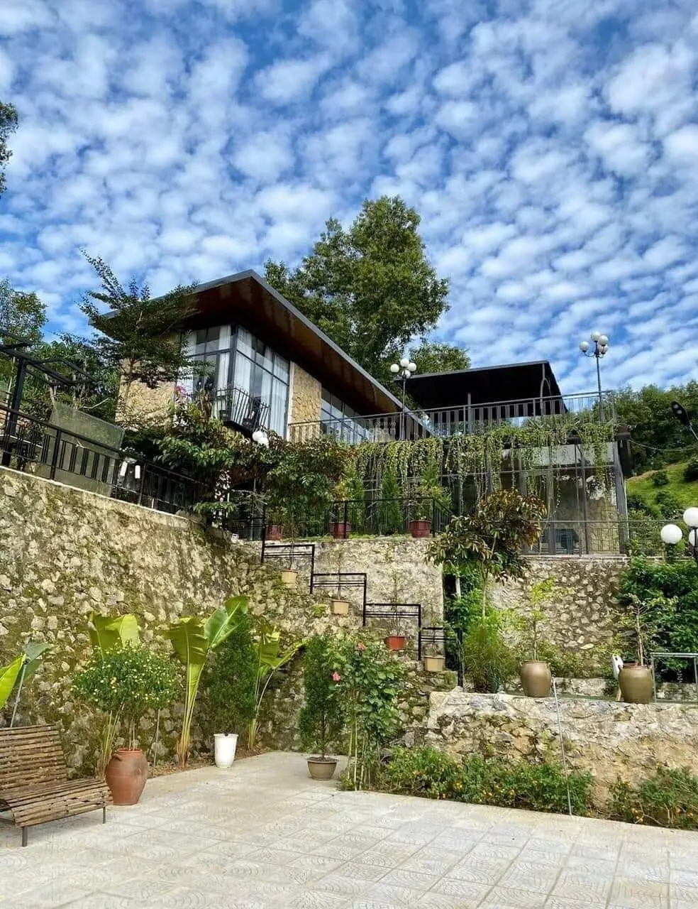 Cần chuyển nhượng khu retreat nghỉ dưỡng trong lòng TP Hoà Bình, 10,527m2, 14 tỷ