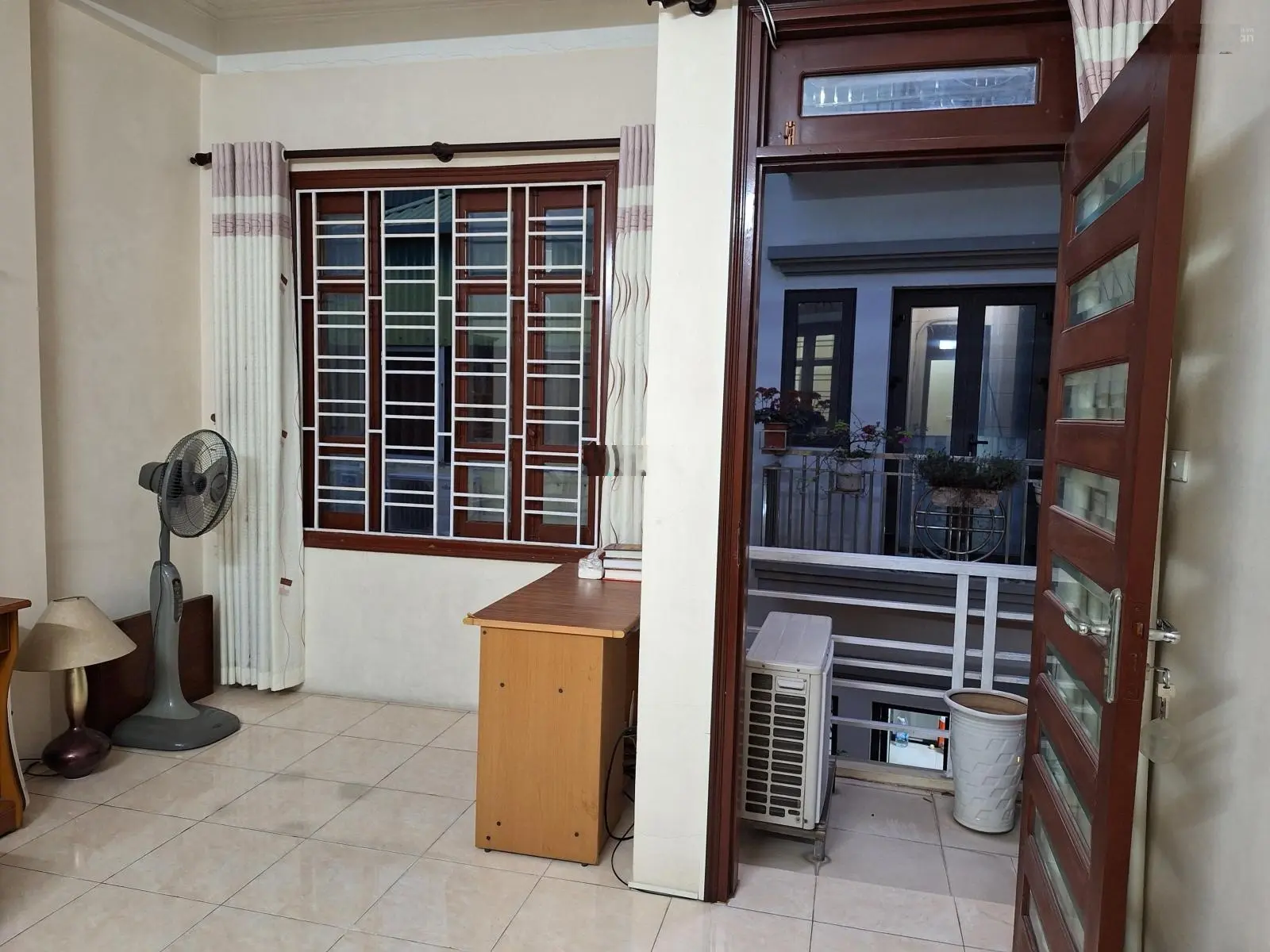 Hiếm! Dân xây! Ngõ thông ô tô 7 chỗ, 3 nhà ra phố Hồng Tiến Bồ Đề, 45m2 xây 4 tầng full nội thất