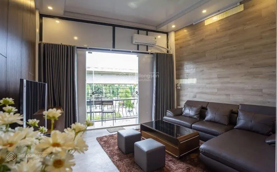 Bán nhà mặt phố Hoàng Cầu, 28,5 tỷ, 50m2, hàng hiếm tại Đống Đa, Hà Nội, vỉa hè, kinh doanh đa dạng