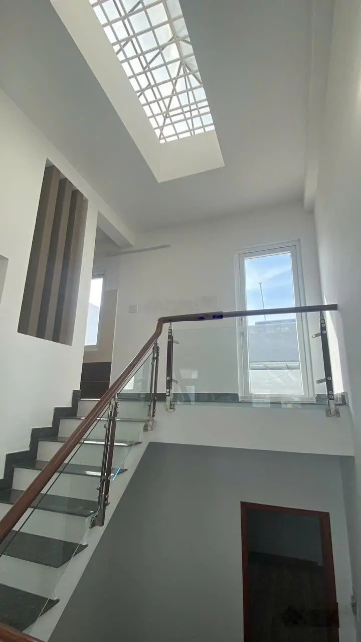 BÁN NHÀ QUẬN TÂN BÌNH GẤP BÁN GIẢM SÂU 70M2 5 TẦNG HẺM 10M CHỈ NHỈNH 9 TỶ TL.