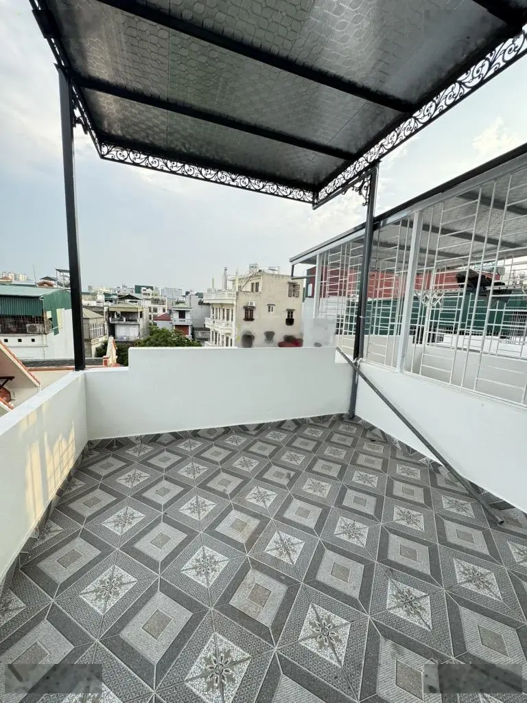 Nhà Ngũ Nhạc, lô góc, 33m2 5 tầng, gần ô tô, nhà mới, giá 5.6 tỷ