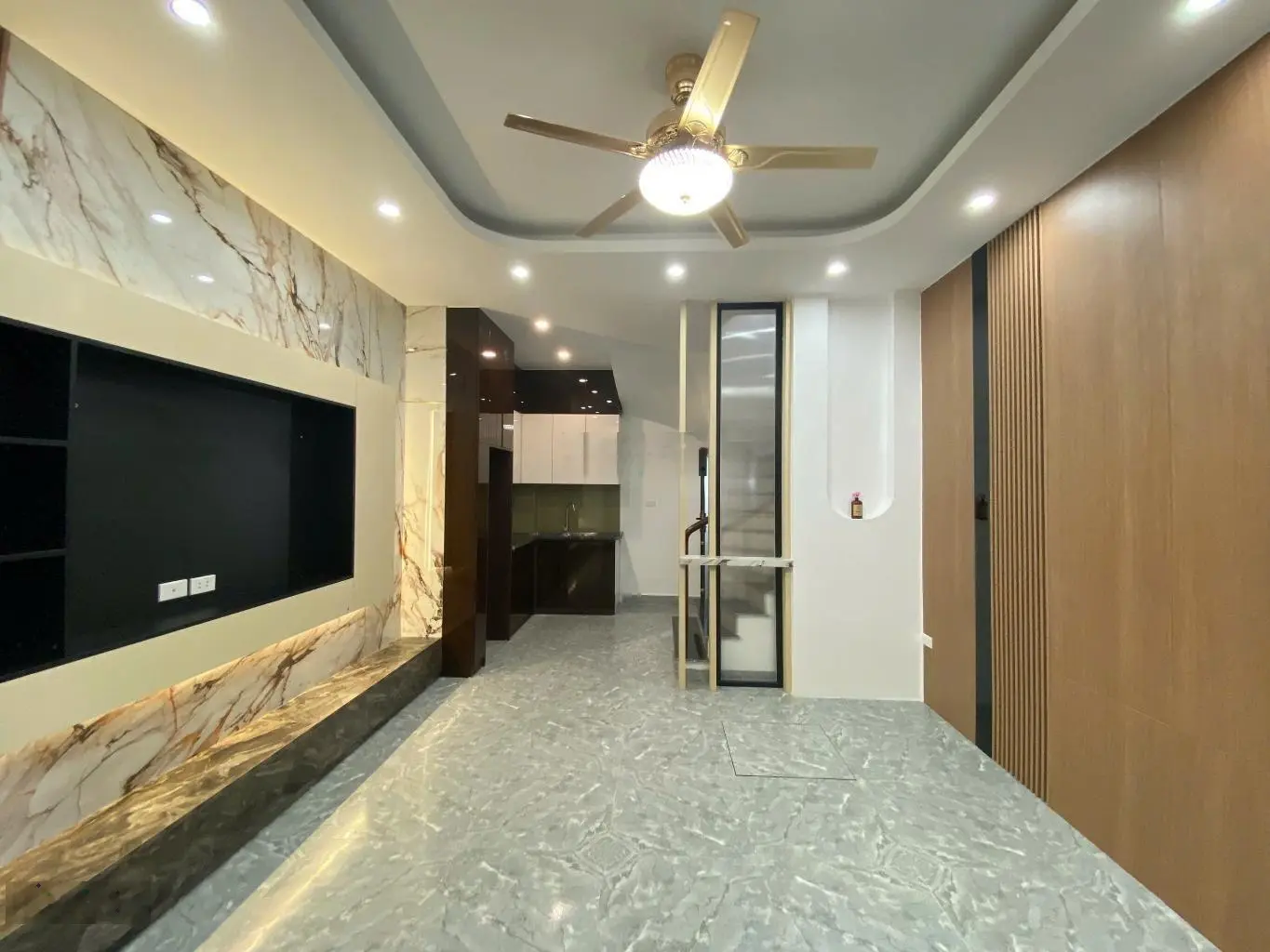 Duy nhất 1 căn Ngay Aeon Thạch Bàn 34m2 x 5T Lô Góc Full nội thất xịn xò 3 bước chân ra Mặt Phố TB