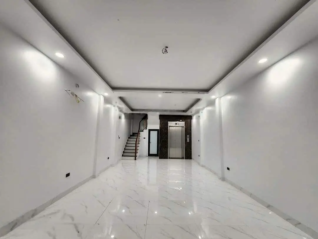 Nhỉnh 4 tỷ toà nhà kinh doang tốt. dt 50m * 7 tầng * mt 4.5m . ô tô tránh