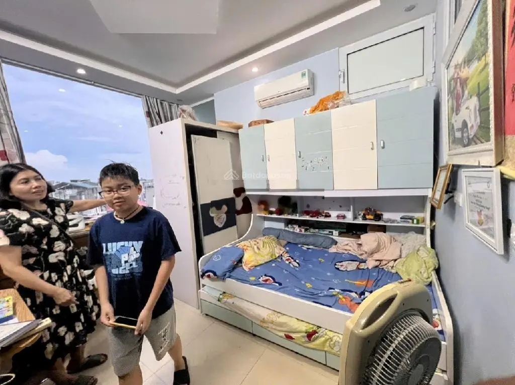 CẦN BÁN GẤP:NHÀ LIỀN KỀ CỔNG ĐỒNG LA KHÊ :PHÂN LÔ VỈA HÈ-KD-SỔ HOA HẬU.5T XÂY 2018:DT48m:MT3,9m.11x