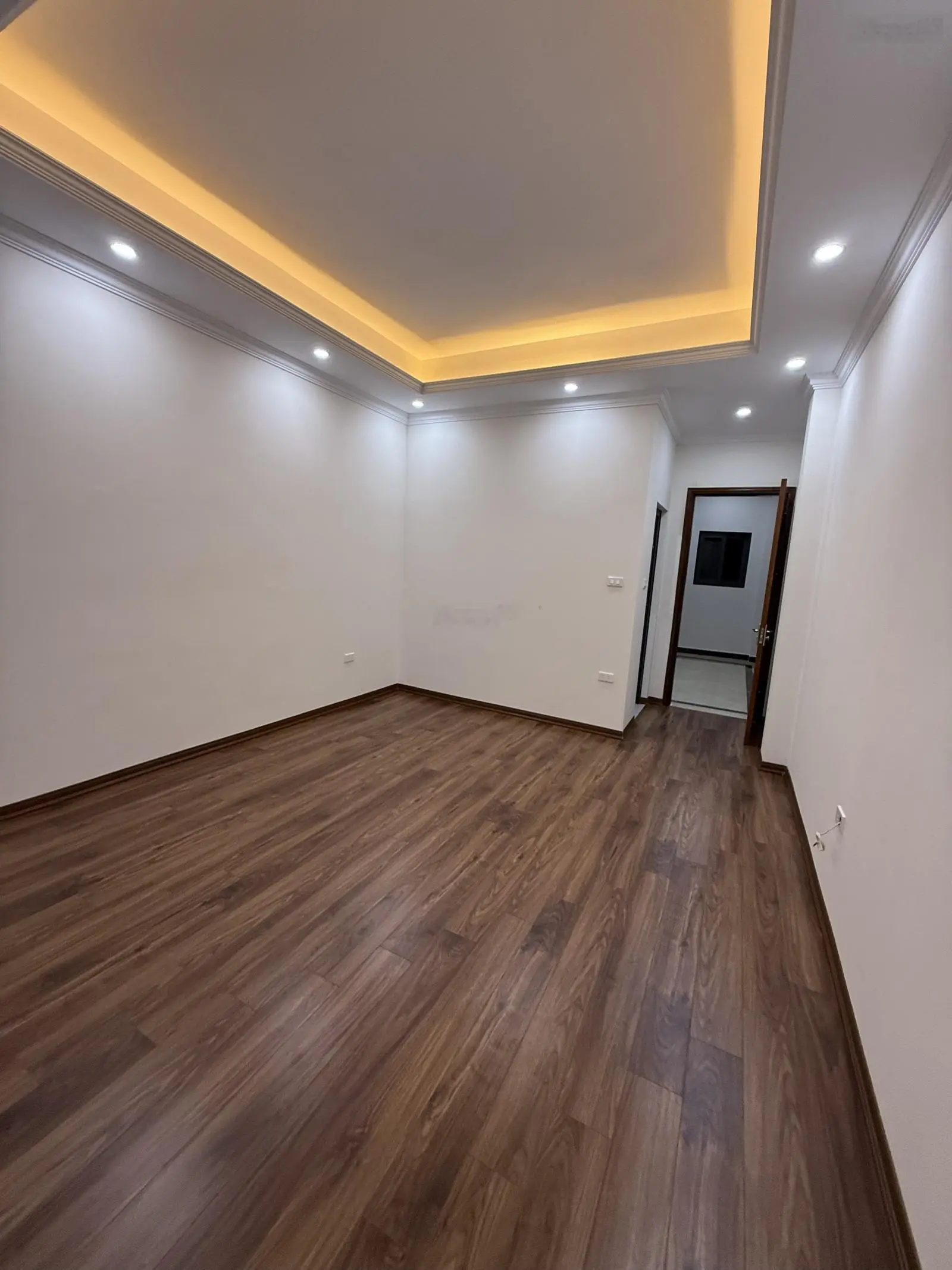CHỊ ÁNH GỬI EM BÁN CĂN NHÀ 38m2 VẠN PHÚC, ngõ thông oto, 10m ra mặt phố, vị trí 10đ không có nhưng