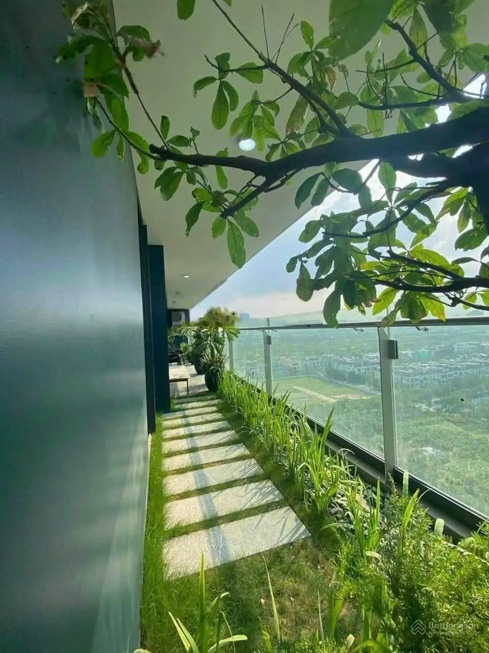 Penthouse vip No1 Ciputra Golden River 493.7m2 100tr/m2 ~ 49 tỷ có bể bơi tại ban công