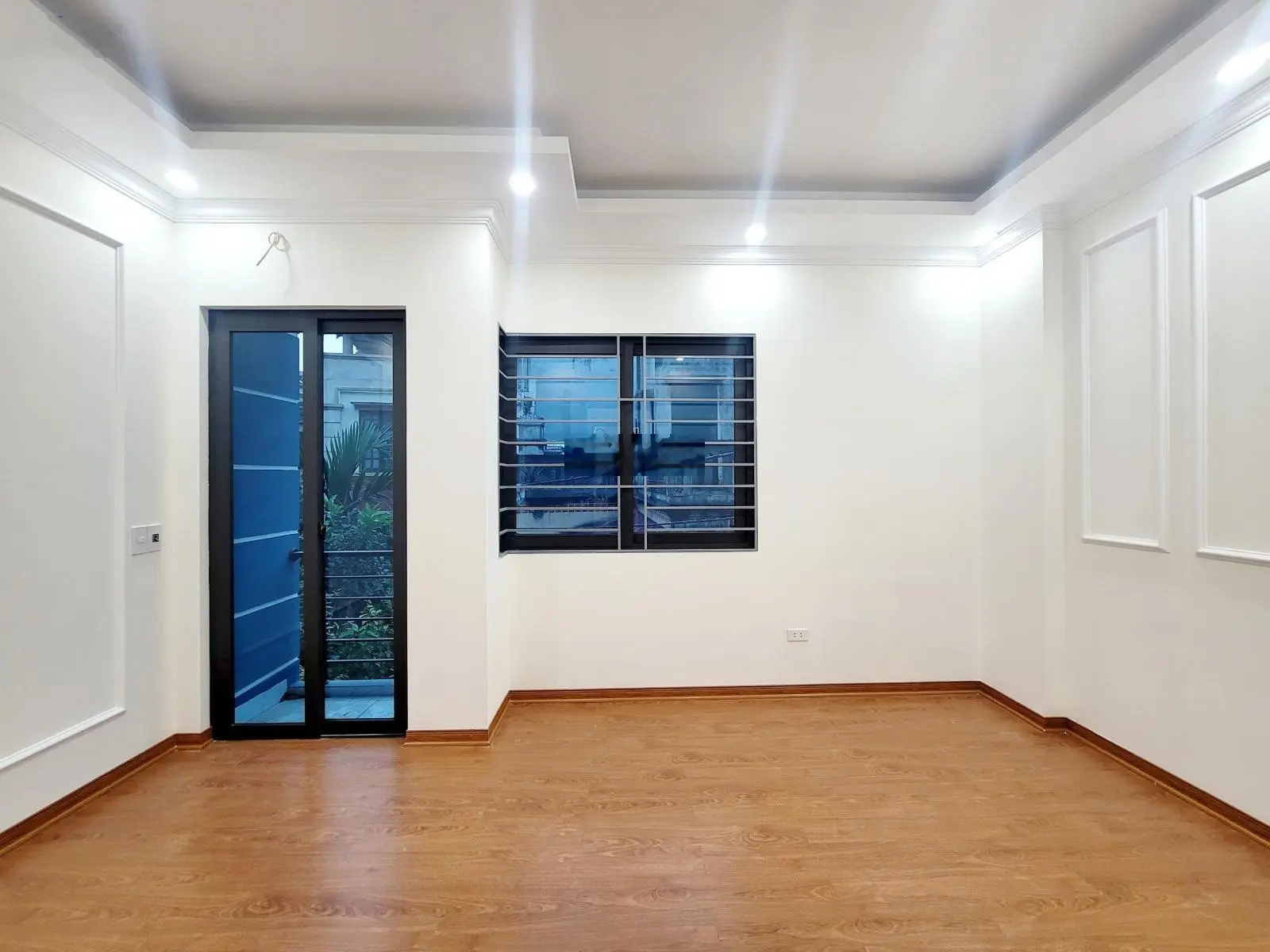 Nhà khu ngã tư Canh ngay quận Nam Từ Liêm, cách chợ chỉ 800m 6 phòng ngủ thoáng vừa ở vừa cho thuê