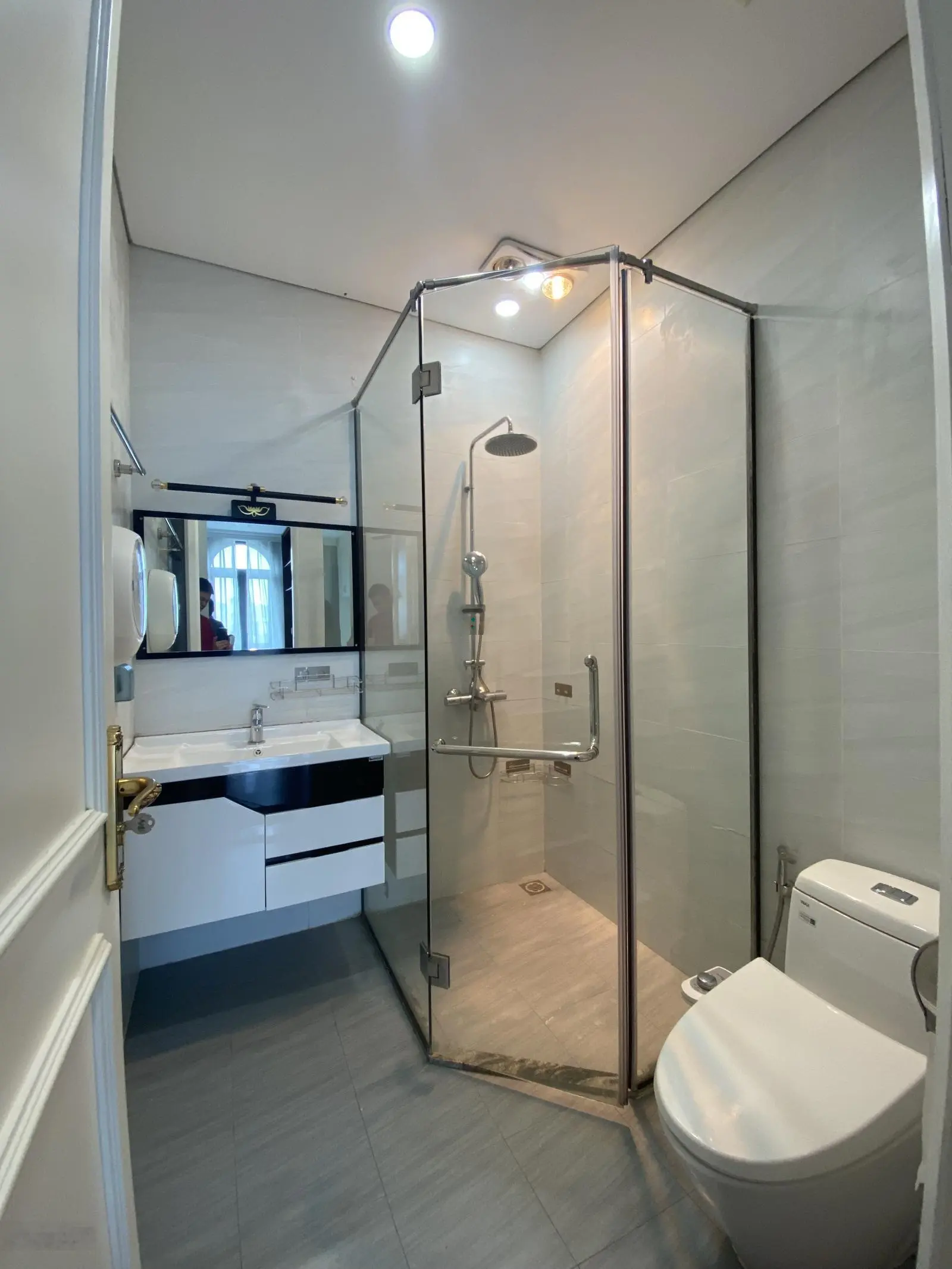 Gia đình cần bán căn Ngọc Trai view Vườn Hoa Bể Bơi diện tích 70.8m thang máy 5 tầng giá 23.9ty