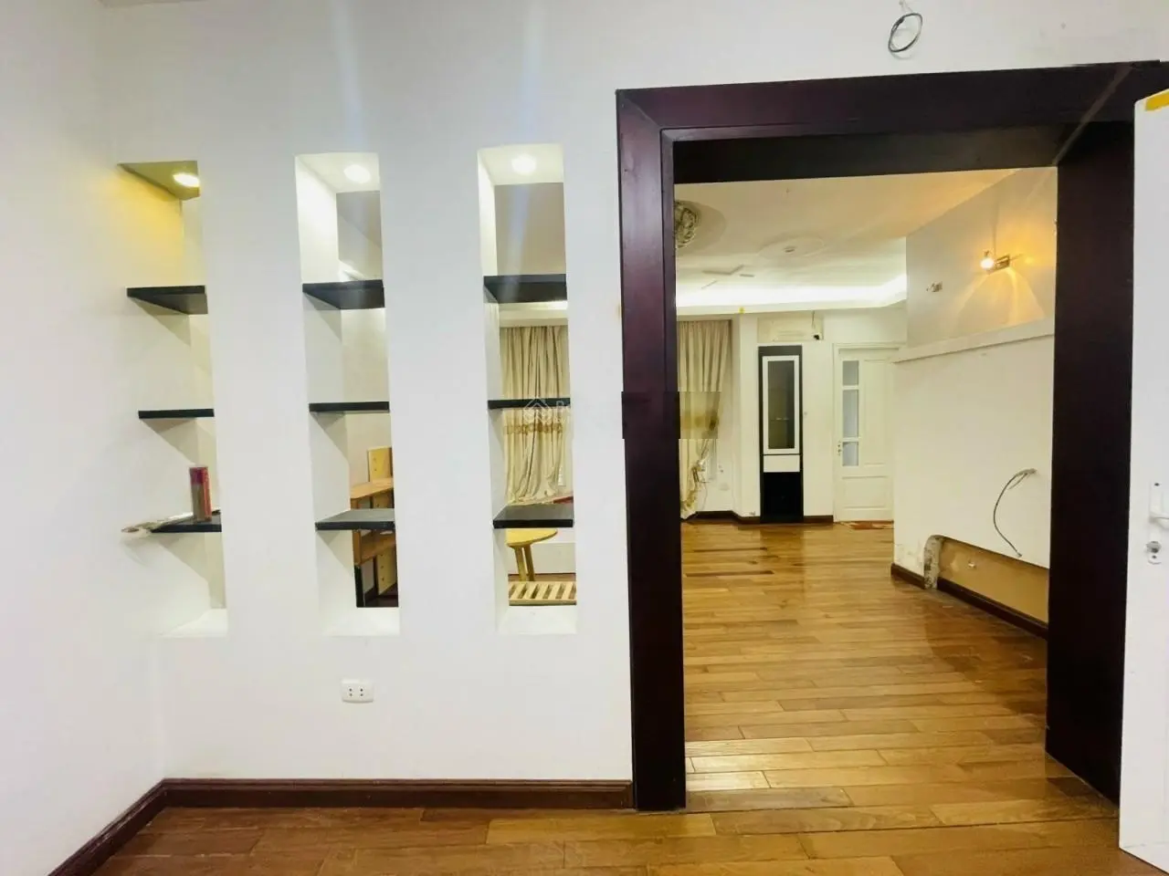 Bán gấp Nhà riêng phố Tây Sơn 45m 4Tg MT 7m hơn 10 tỷ ÔTô Đỗ cửa lô góc KD văn phòng.
