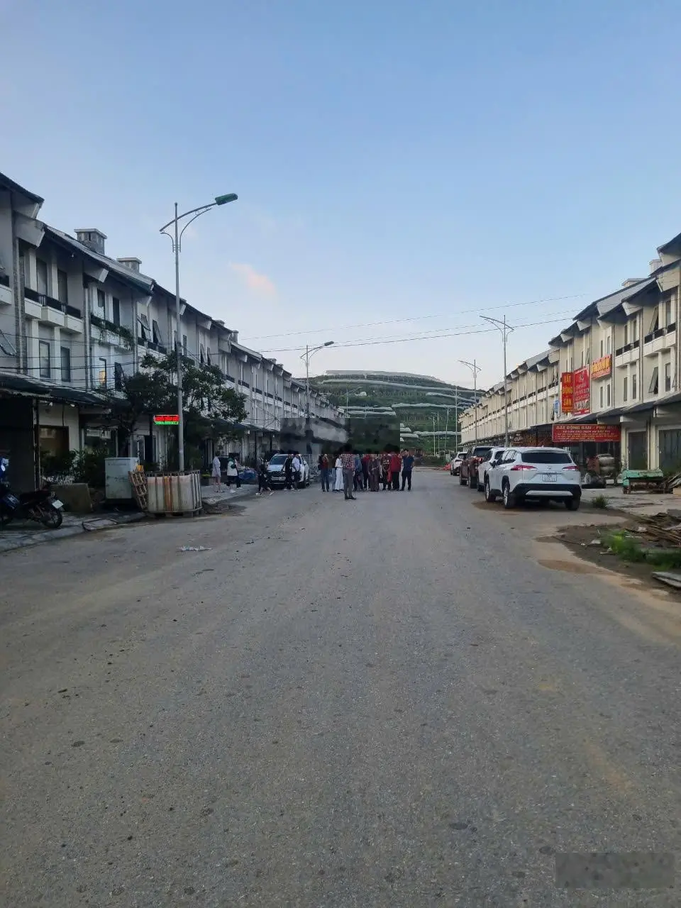 Bán nhà phố Sapa trung tâm mặt đường to giá chỉ 4,8tỷ căn nhà 4 tầng 315m2 sử dụng mời LH0941195885