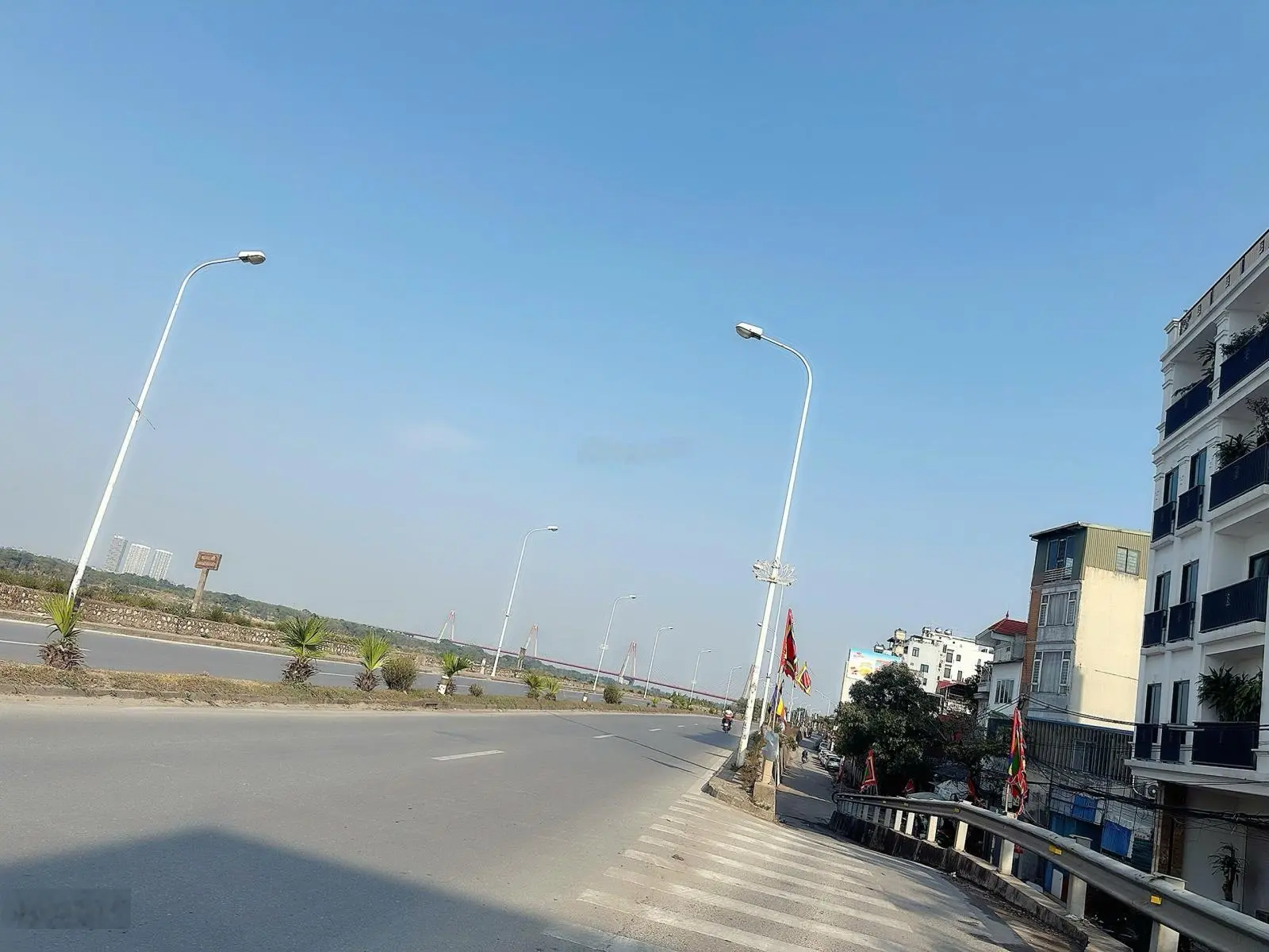 Chính chủ tôi bán gấp MP An Dương Vương, Tây Hồ. Lô góc 123m2*5 Tầng thang máy. Dòng tiền 720Tr/năm