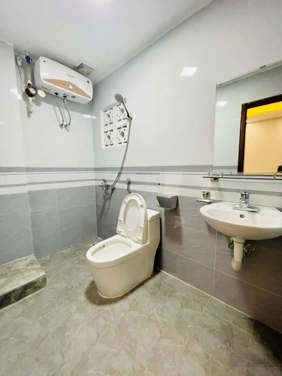 Cần Bán nhà Phố Pháo Đài Láng 40m 6 Tầng MT 3,6m chỉ 9,9 tỷ Full nội thất 20m ô tô.