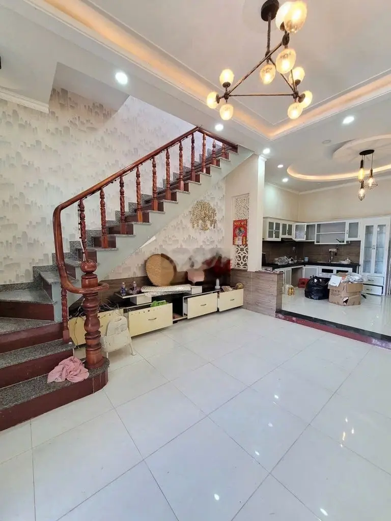 Bán nhà mặt tiền gần sân vận động dĩ an, 80m2 , shr , 890tr