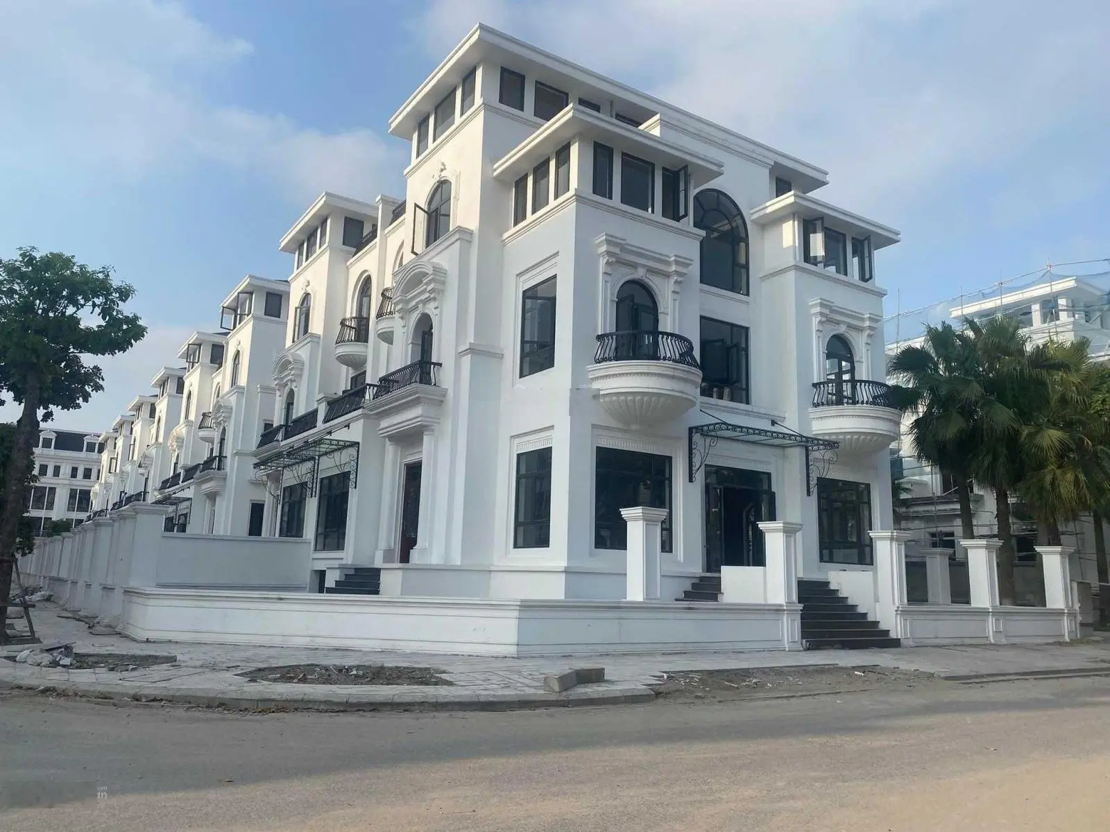 Chính chủ cần tiền bán gấp biệt thự Louis City Hoàng Mai vị trí đẹp nhất nhì dự án