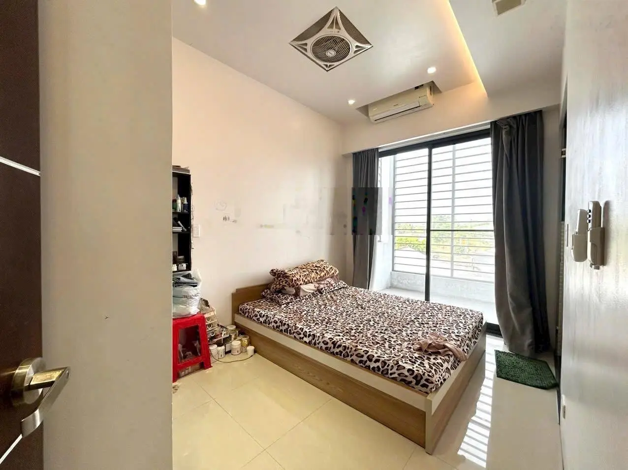 Cần bán gấp nhà trệt 2 lầu sân thượng mâm đúc có thể lên thêm lầu & 30 căn nhà trọ + quán cafe