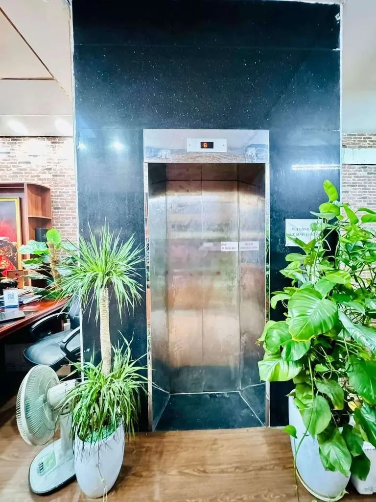 Bán BT víp kĐT linh đàm dt100m 5 tầng mt6m giá 20,2 tỷ trục chính