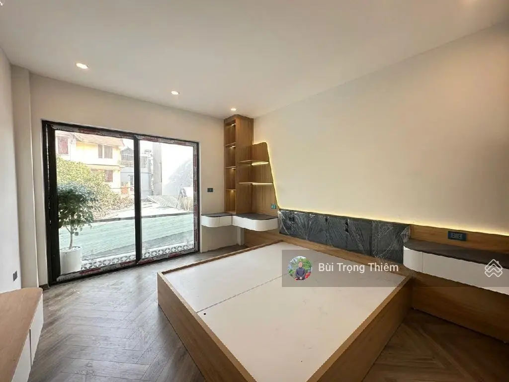 Bán nhà đối diện TTTM Aeon Long Biên, Full nội thất gần 40m2 giá 5.8 tỷ