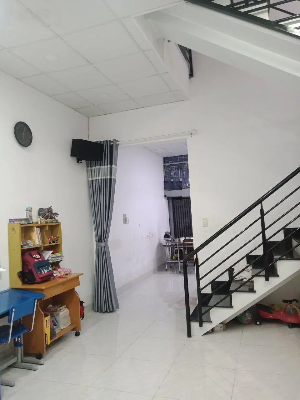 Chính chủ bán nhà 1 trệt 1 lầu. Ngay uỷ ban P16. Hẻm 1 xẹt. Cách MT 30m. DT 5 x 23m, giá 7.9 tỷ TL