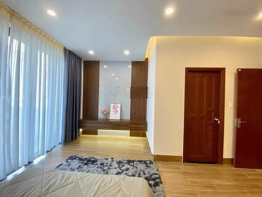 Nhà đẹp hiện đại đường lớn Nguyễn Thị Minh Khai - Bến Nghé - Q1, 66,5m2 cho thuê 38 triệu