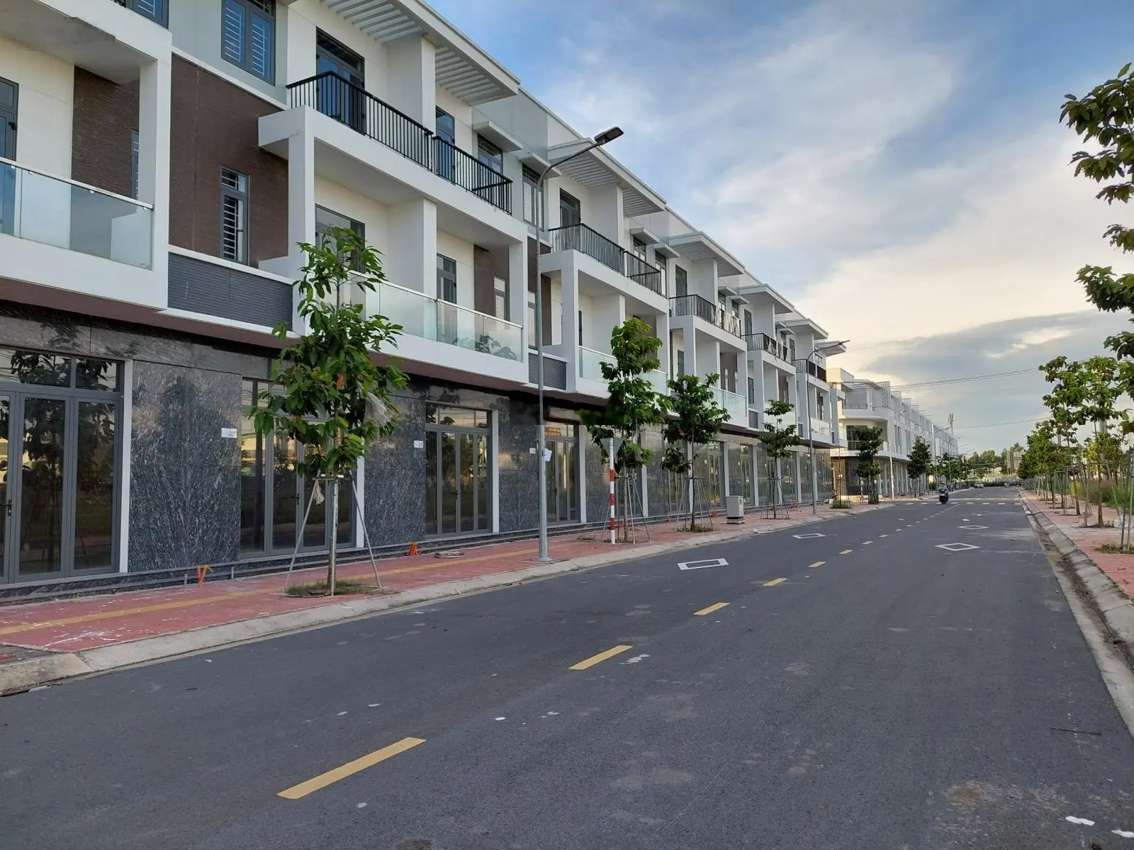 Bán lỗ nhà mặt tiền đường Xã Đồi 61. Kết nối sân bay Long Thành giá hợp đồng 4ty bán 3ty1