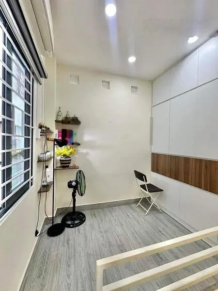 Nhà đẹp cho vợ chồng mới cưới chỉ 3.25 TỶ, MT Sư Vạn Hạnh, Phường 12, Quận 10, 2PN - 2WC, Sổ riêng