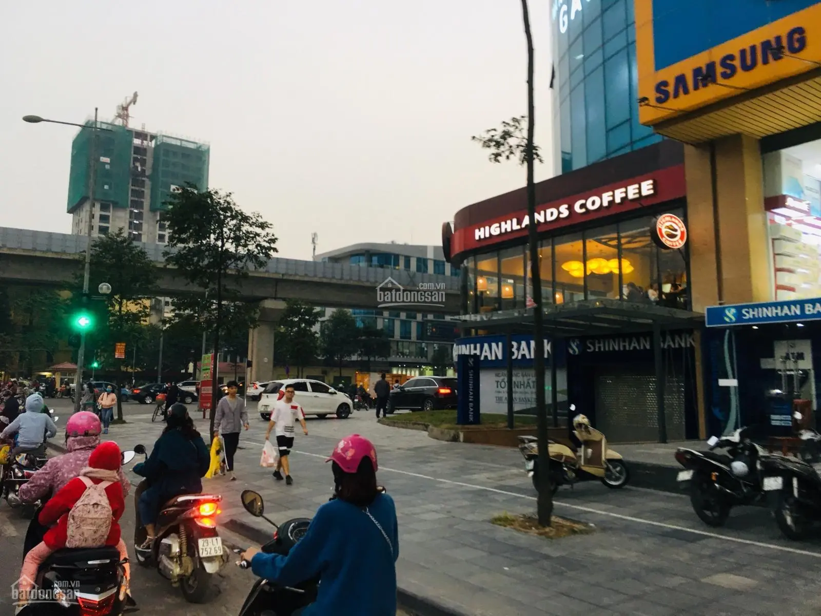 Chính chủ bán nhà ngay hồ và đối diện Làng Việt Kiều Châu Âu, Mỗ Lao ngay sau BigC Hà Đông giá 5tỷ8