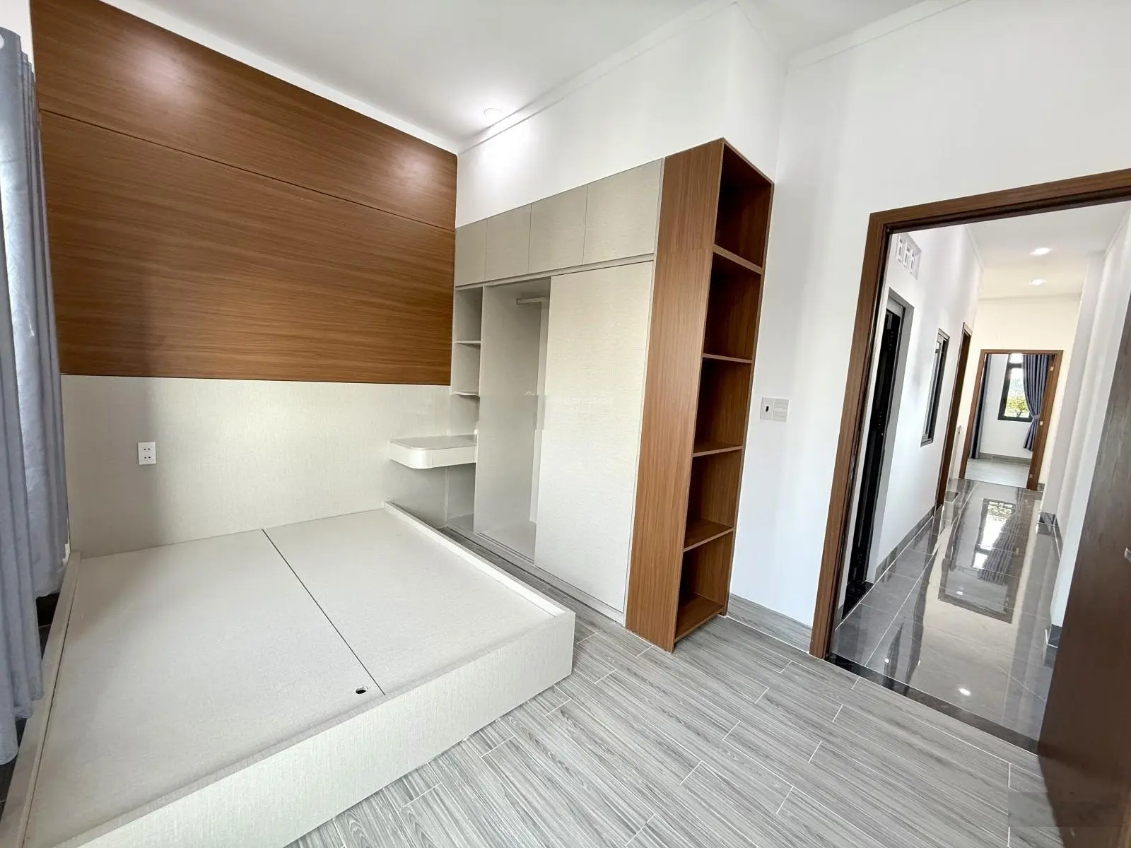 Bán nhà Phú Mỹ đường DX 039 nhựa 8m, nhà 1 trệt 1 lầu, 3 phòng ngủ, sân để 2 xe oto