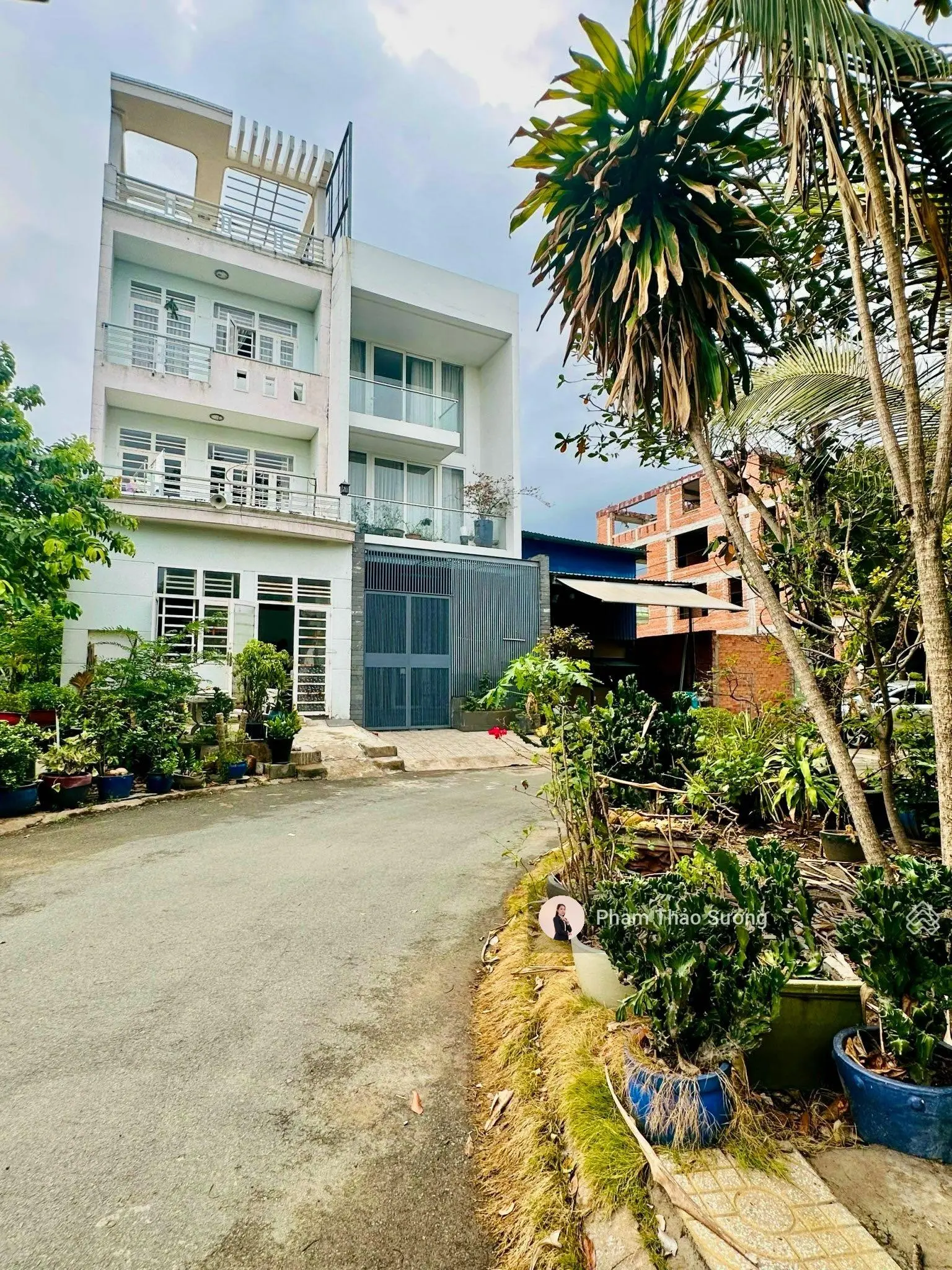 Bán nền đất 135m2 sẵn sổ hồng cá nhân - trục đường nhánh D3 chỉ 9,5 tỷ - liền kề Global City