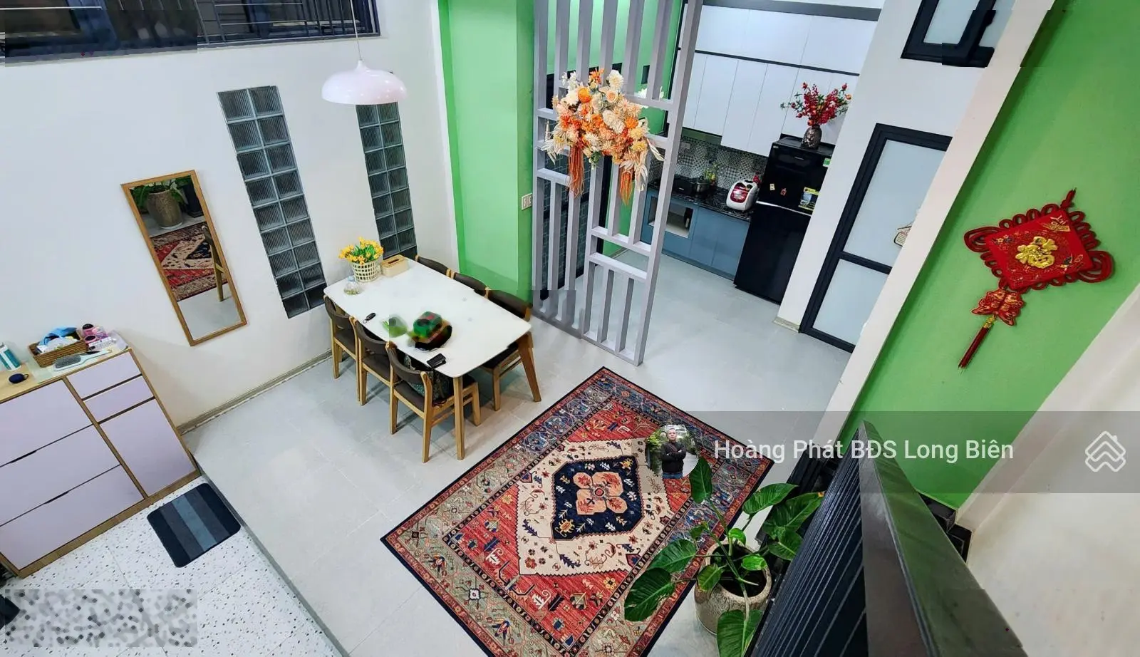Bán nhà kiến trúc sư xây dựng tại phường Long Biên. Cách Aeon 500m. 40m2 x 5T. LH 0965858116