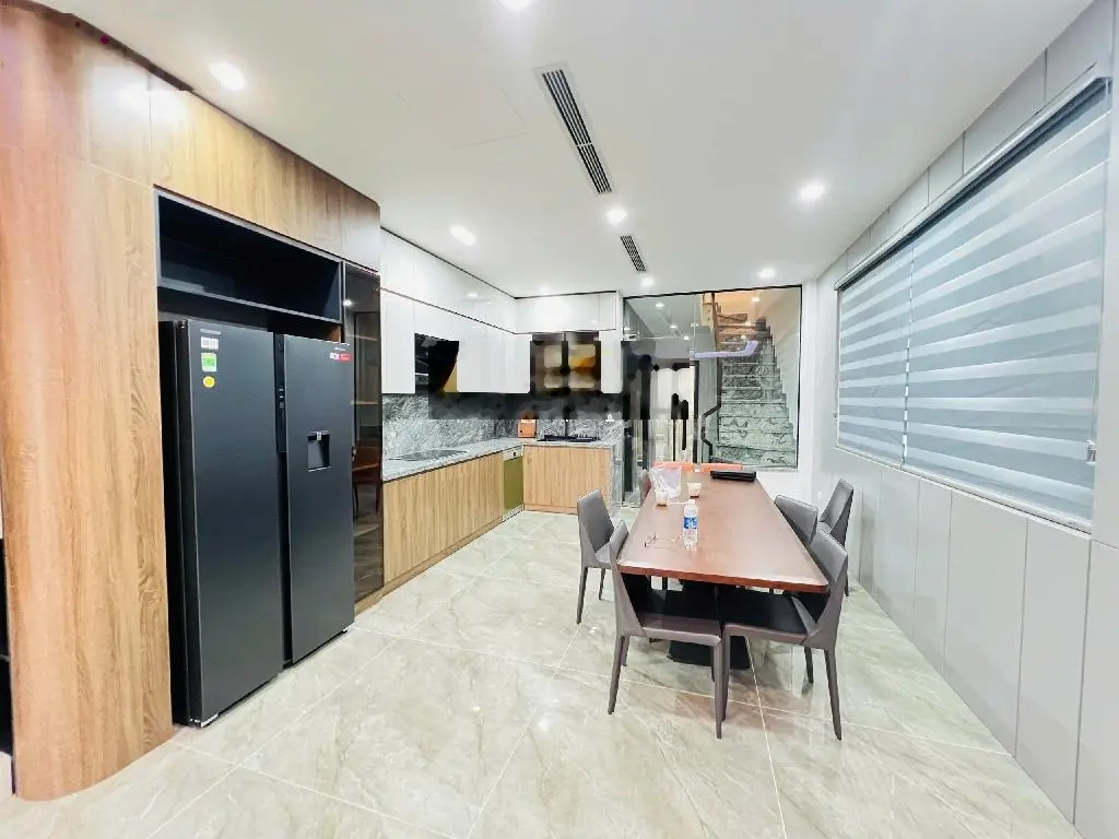 Mặt phố Ngô Gia Tự - quyền lực - 1 mặt phố 1 mặt ngõ - kd vô địch - đường to vỉa hè rộng vị trí đẹp