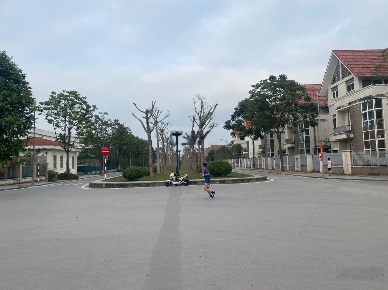 Mặt tiền 5m 5 tầng view chung cư - cạnh trường An Hưng - thông ra Lê Quang Đạo - Thiên Văn Học
