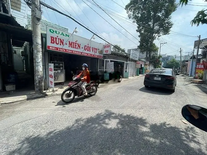 Ô tô đỗ cổng - ngay đại học gtvt quận 12 - 56m2, 3 tầng, nhà đẹp ở