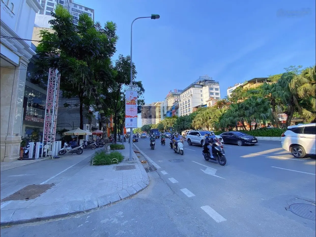 Thông tin chuẩn. Trung Hòa Cầu Giấy. DT 99m2x5T, ngõ 3 oto tránh đỗ, thông ra KDT. Giá chỉ 27.5 tỷ.