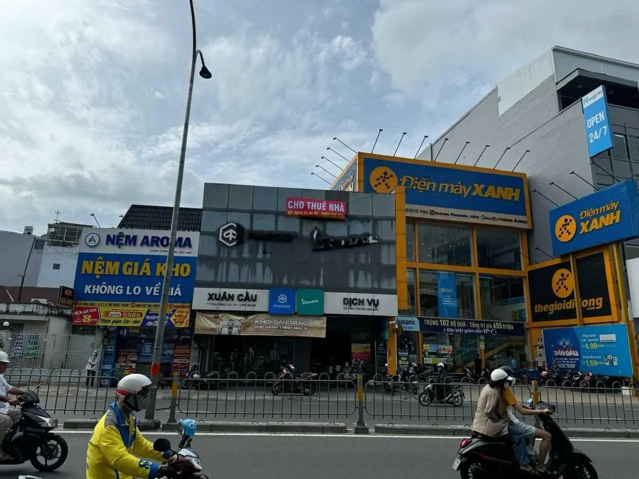 Bán mặt tiền Phan Đăng Lưu, Phú Nhuận. DT: 8.8x30m (nở Hậu 10 M). Gần Phan Xích Long