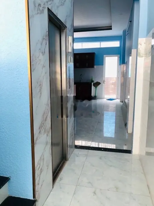BÁN NHÀ MẶT TIỀN, 80M2-THANG MÁY. HĐ 750 TR/NĂM, GẦN CẦU CHÀ VÀ QUẬN 8