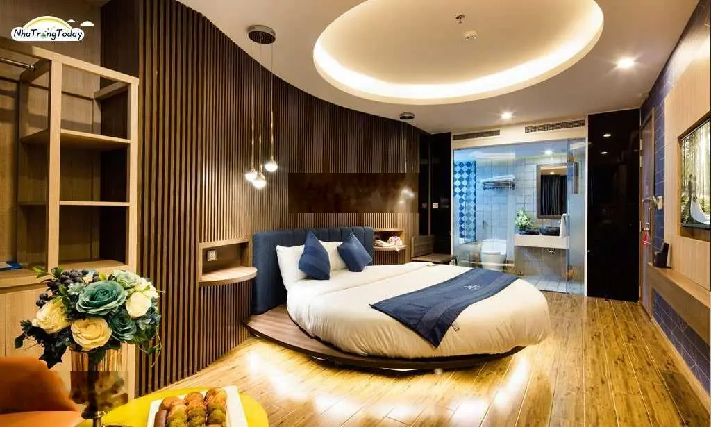 Cần bán khách sạn Nha Trang, đường Trần Quang Khải, 160m2, 20 tầng 70 phòng, 90 tỷ